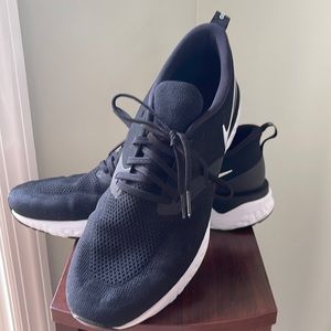 Like new men’s Nike running sneakers. Size 12